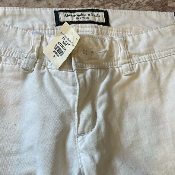 Abercrombie and Fitch new white Bermuda 0 - Picture 2 of 8